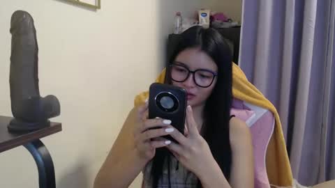 Lovely Laura online show from 22, 10, 2025