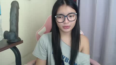 Lovely Laura online show from 21, 11, 2025