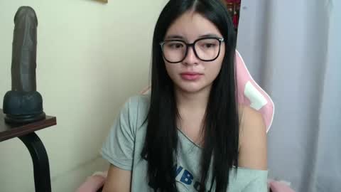 Lovely Laura online show from 22, 11, 2025