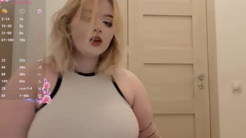 Snapshot of lovely_leilla chatting on 19, 10, 2025 lovely_leilla online show from 19, 10, 2025