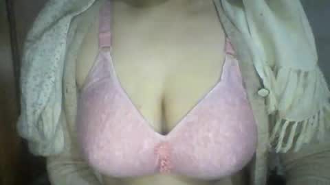 Snapshot of lovely_sweet_girl chatting on 31, 12, 2024 katrina follow me guys online show from 31, 12, 2024