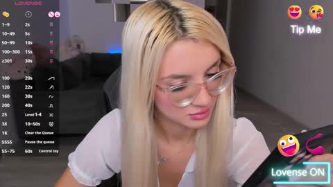 lovelybianca_ online show from 17, 10, 2025