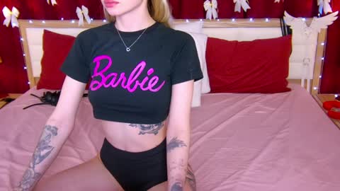 Snapshot of lovelycaroline_ chatting on 31, 1, 2025 Caroline online show from 31, 1, 2025