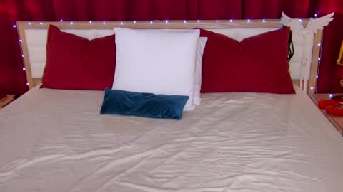 Snapshot of lovelycaroline_ chatting on 7, 3, 2025 Caroline online show from 7, 3, 2025