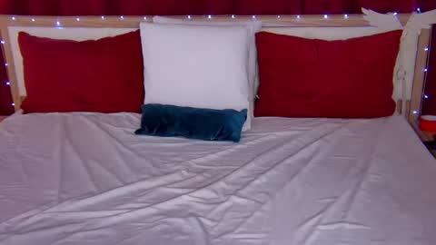 Snapshot of lovelycaroline_ chatting on 28, 9, 2025 Caroline online show from 28, 9, 2025