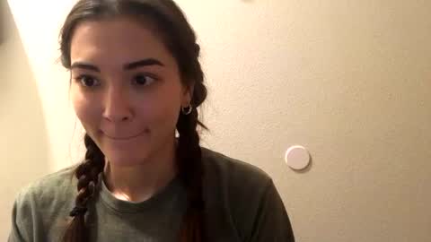 Snapshot of lovelyqueenaria chatting on 17, 12, 2024 Queen Aria online show from 17, 12, 2024