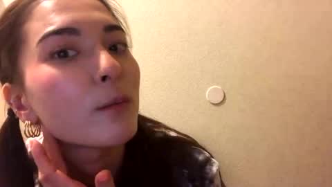 Snapshot of lovelyqueenaria chatting on 19, 12, 2024 Queen Aria online show from 19, 12, 2024