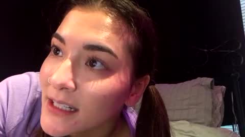 Snapshot of lovelyqueenaria chatting on 1, 1, 2025 Queen Aria online show from 1, 1, 2025