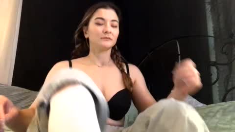 Snapshot of lovelyqueenaria chatting on 12, 3, 2025 Queen Aria online show from 12, 3, 2025