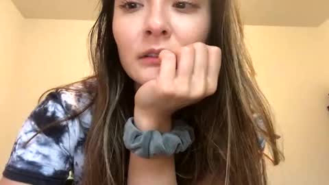 Snapshot of lovelyqueenaria chatting on 25, 10, 2025 Queen Aria online show from 25, 10, 2025