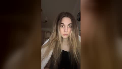 Snapshot of lovelysilk_63 chatting on 14, 12, 2025 ELA online show from 14, 12, 2025