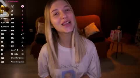 Snapshot of lovelyspacee chatting on 30, 10, 2025 Anna online show from 30, 10, 2025