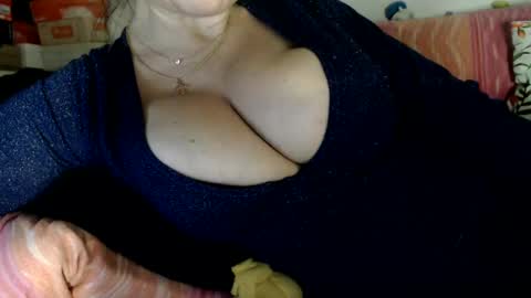 lovelywoman22 online show from 16, 2, 2025