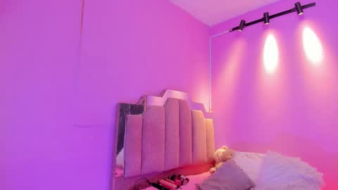 L O V E  online show from 9, 1, 2026