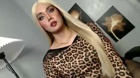 Snapshot of lovers_moon22 chatting on 27, 3, 2026 lovers moon22 online show from 27, 3, 2026