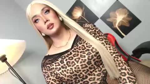 Snapshot of lovers_moon22 chatting on 4, 4, 2026 lovers moon22 online show from 4, 4, 2026