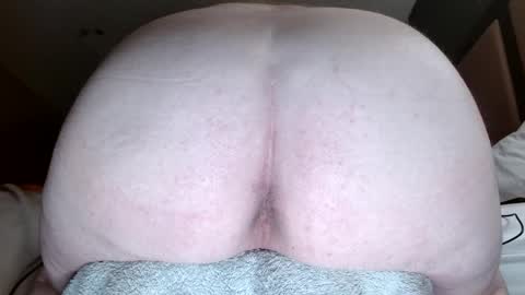 lovesurass2 online show from 14, 1, 2026