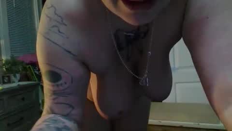 Snapshot of lovetubes101 chatting on 6, 11, 2025 lovetubes101 online show from 6, 11, 2025