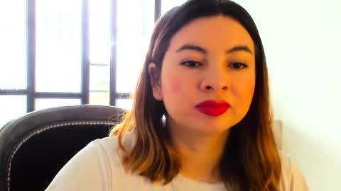 Snapshot of luara__01__lecat_1 chatting on 23, 11, 2025 luara__01__lecat_1 online show from 23, 11, 2025