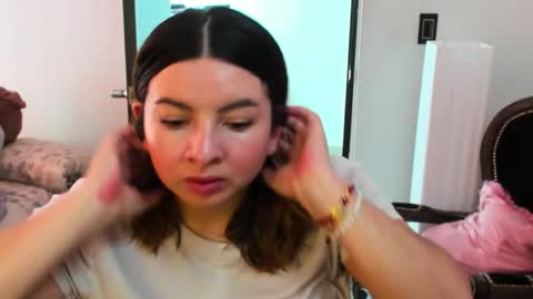 Snapshot of luara__01__lecat_1 chatting on 28, 11, 2025 luara__01__lecat_1 online show from 28, 11, 2025