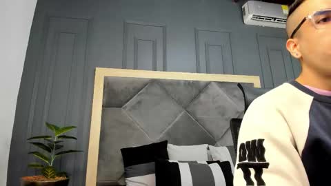 luca_morettii online show from 1, 11, 2025