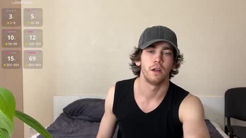 Snapshot of luca_syn chatting on 15, 10, 2025 Luca S online show from 15, 10, 2025