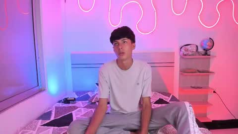 Snapshot of luccas_ferreira chatting on 27, 10, 2025 Luccas Ferreira online show from 27, 10, 2025