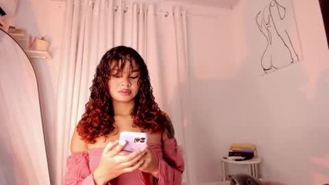 Snapshot of lucia_lee_ chatting on 6, 1, 2025 Lucia online show from 6, 1, 2025