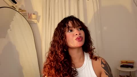 Snapshot of lucia_lee_ chatting on 9, 1, 2025 Lucia online show from 9, 1, 2025