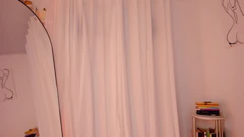 Snapshot of lucia_lee_ chatting on 16, 1, 2025 Lucia online show from 16, 1, 2025