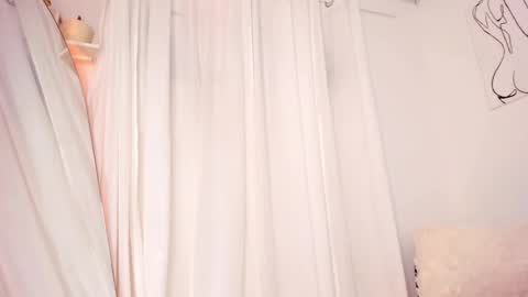 Snapshot of lucia_lee_ chatting on 26, 1, 2025 Lucia online show from 26, 1, 2025