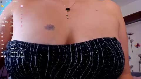 Snapshot of luciamature_ chatting on 2, 10, 2025 Lucia online show from 2, 10, 2025