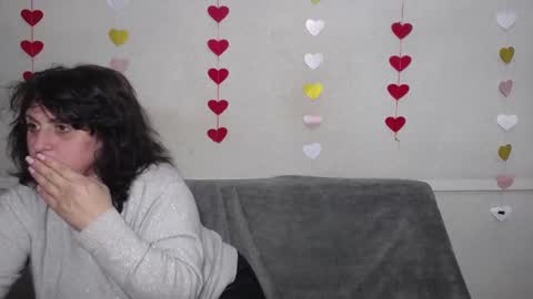LuciaMi online show from 28, 2, 2025