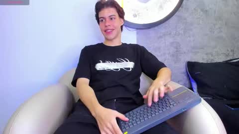 lucian_greyy online show from 25, 10, 2025