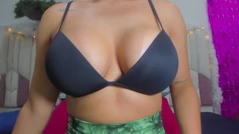 instagram luciana417  online show from 28, 12, 2024