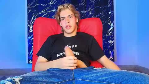 Snapshot of luciangrey_ chatting on 16, 12, 2025 luciangrey_ online show from 16, 12, 2025