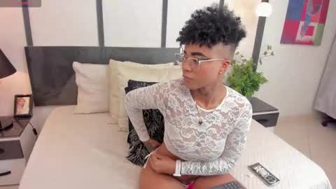 Snapshot of luciawallace chatting on 4, 12, 2025 lucia wallace online show from 4, 12, 2025