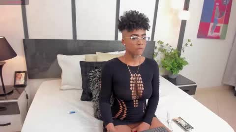 Snapshot of luciawallace chatting on 5, 12, 2025 lucia wallace online show from 5, 12, 2025