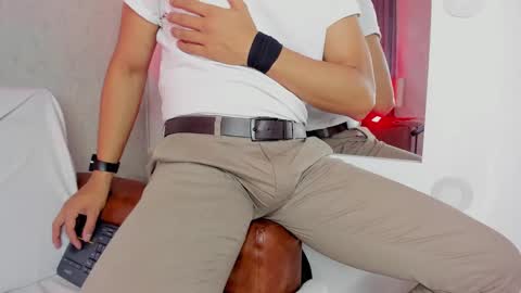 Snapshot of lucii_fer_ chatting on 20, 2, 2025 Leo online show from 20, 2, 2025