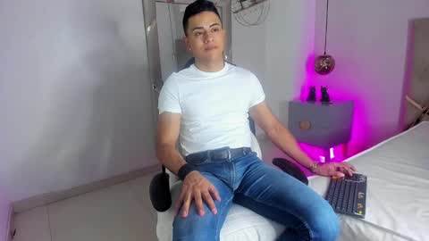 Snapshot of lucii_fer_ chatting on 20, 11, 2025 Leo online show from 20, 11, 2025