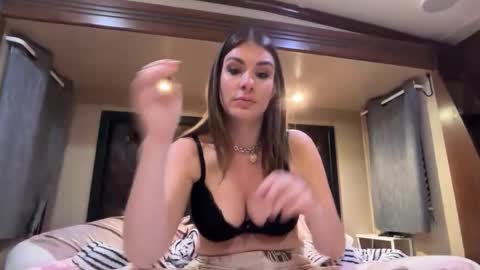 Snapshot of luciousapril chatting on 14, 10, 2025 April online show from 14, 10, 2025