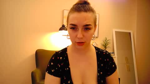 lucky_foryou_baby online show from 18, 1, 2025