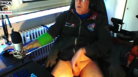        call me  Stefan online show from 8, 2, 2025