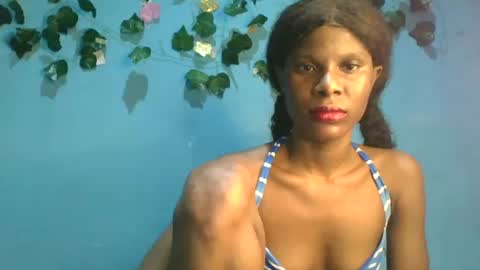 Snapshot of luckymadequeen chatting on 2, 11, 2025 Gloria online show from 2, 11, 2025