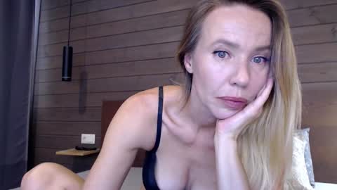 Mila Novak online show from 26, 9, 2025