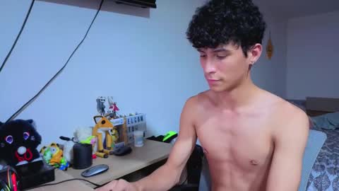 Snapshot of luclawthorne chatting on 17, 12, 2025 Lu Independent Model online show from 17, 12, 2025