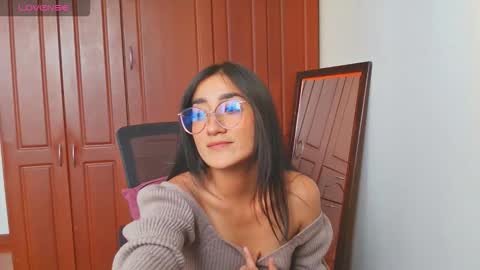 Snapshot of lucy111_love chatting on 21, 10, 2025 Lucy online show from 21, 10, 2025