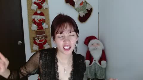 Snapshot of lucy_collins_g chatting on 12, 12, 2024 Lucy online show from 12, 12, 2024