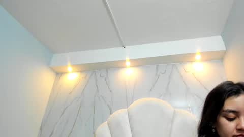 lucy_harris_ online show from 17, 2, 2025