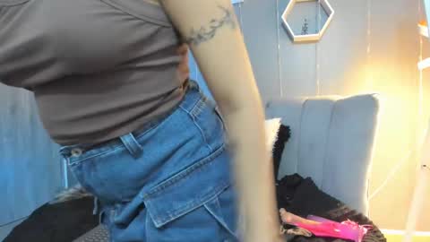 lucy_harris_ online show from 20, 2, 2025